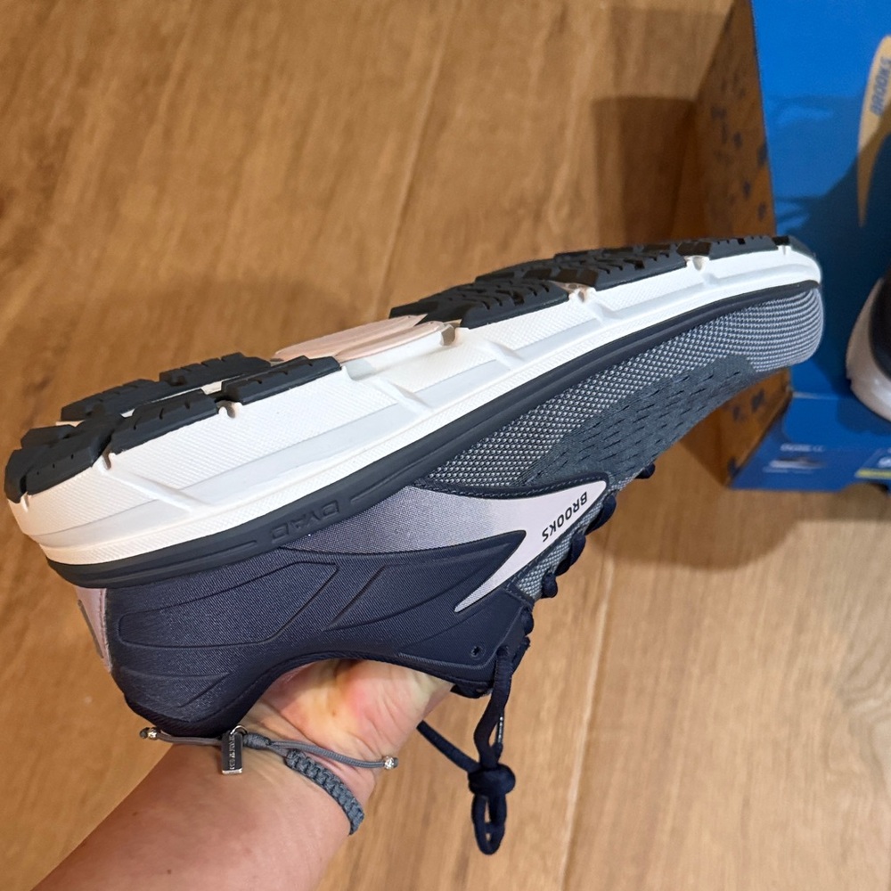 Brooks Women's 9.5 WIDE Gray and Navy Running Shoes - Picture 13 of 15
